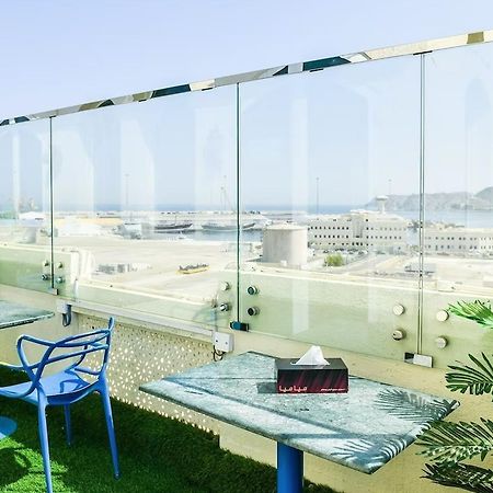 Marina Hotel Mutrah Bagian luar foto