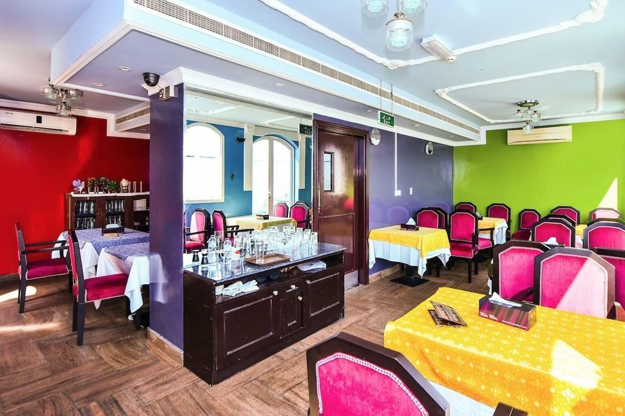 Marina Hotel Mutrah Bagian luar foto