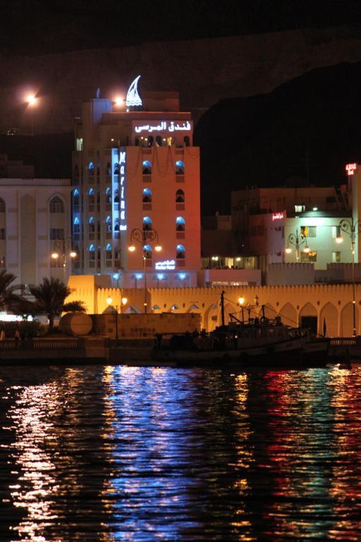 Marina Hotel Mutrah Bagian luar foto