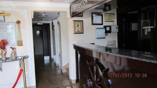 Marina Hotel Mutrah Bagian luar foto