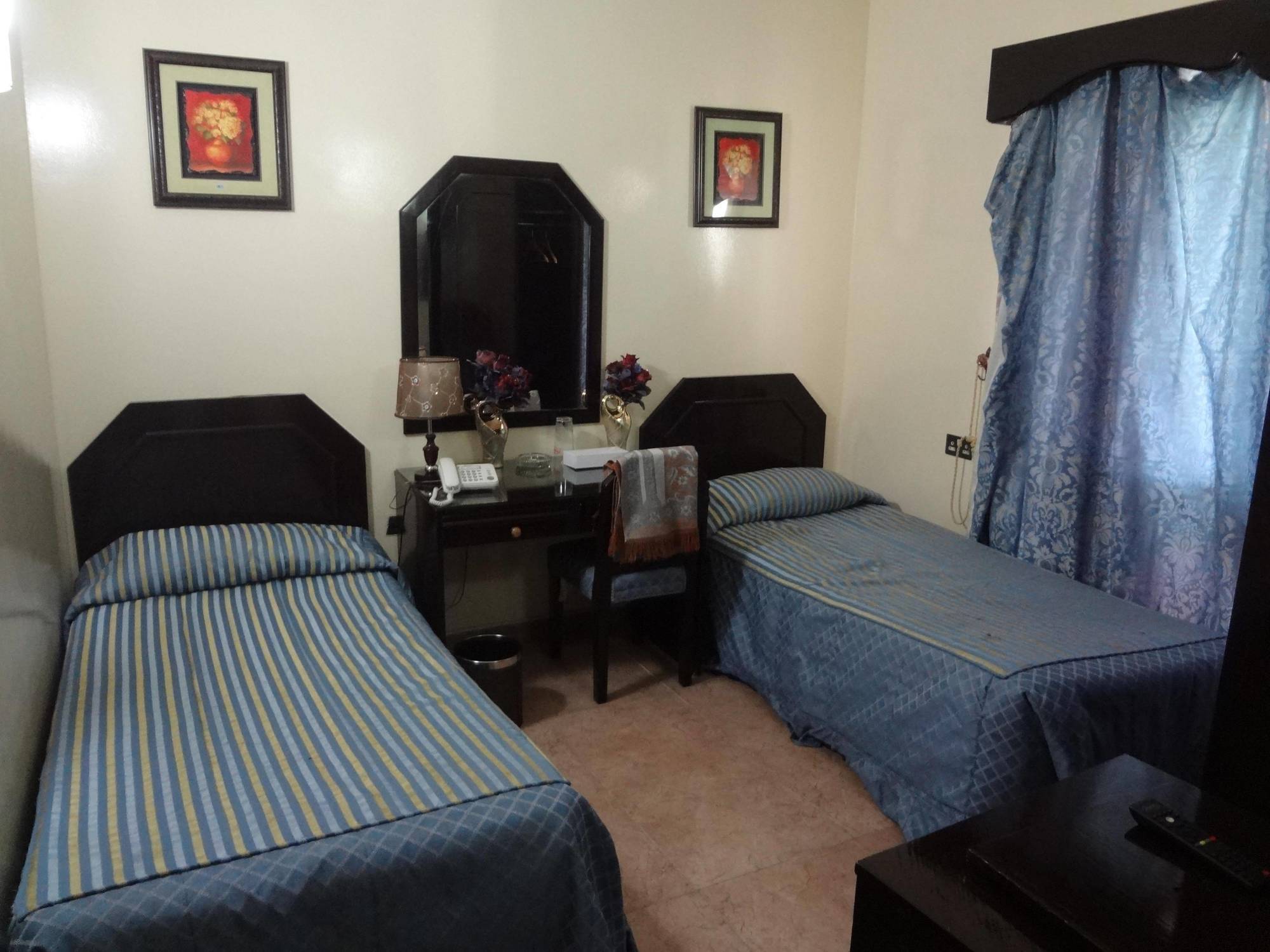 Marina Hotel Mutrah Bagian luar foto