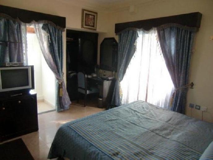 Marina Hotel Mutrah Bagian luar foto